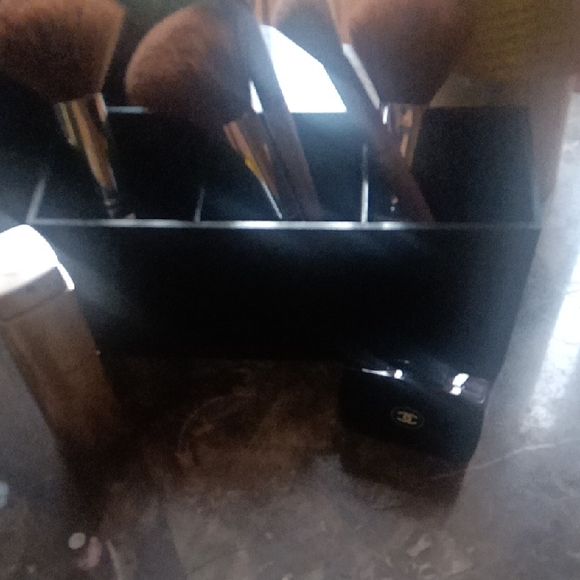 CHANEL No. 5 Black and White Packaging - Picture 3 of 6